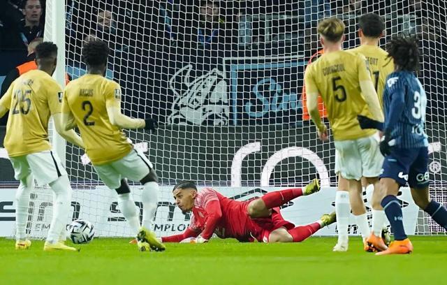 SABA SPORTS-法甲外援绝杀意乙德比直击对方大门