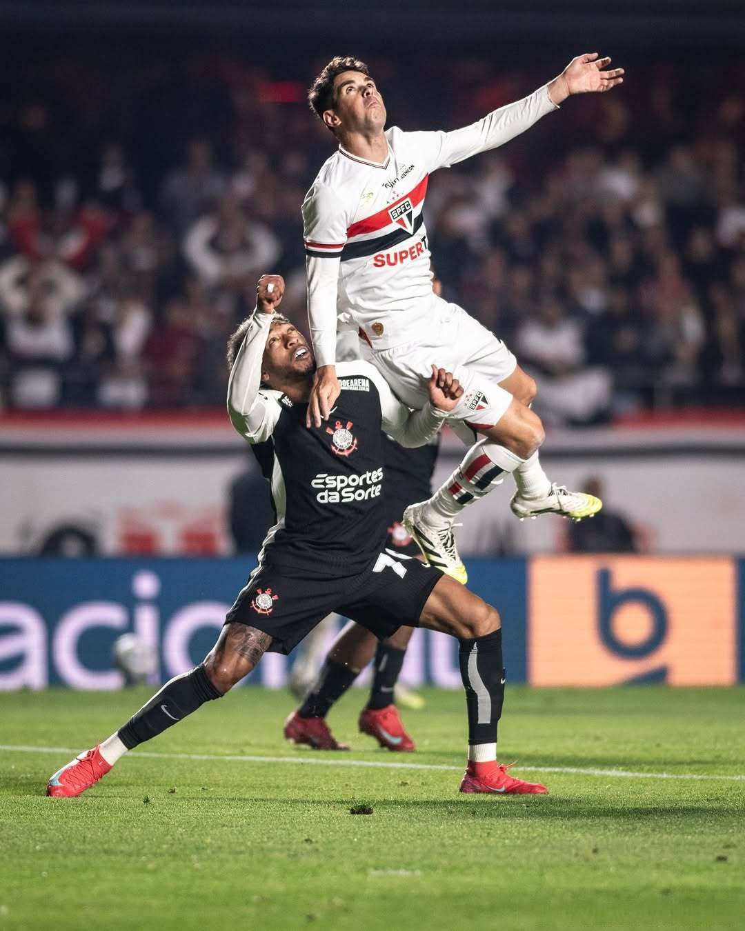 曼城逆袭马德里白衣军团，晋级强淘汰赛的简单介绍